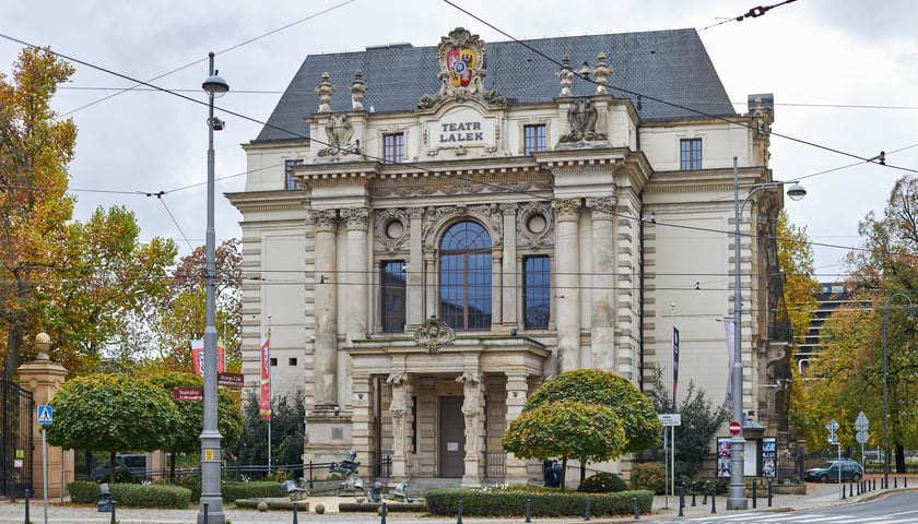 Na zdjęciu Wrocławski Teatr Lalek przy Parku Staromiejskim. Sprawdź, jakie inne teatry znajdują się we Wrocławiu! 