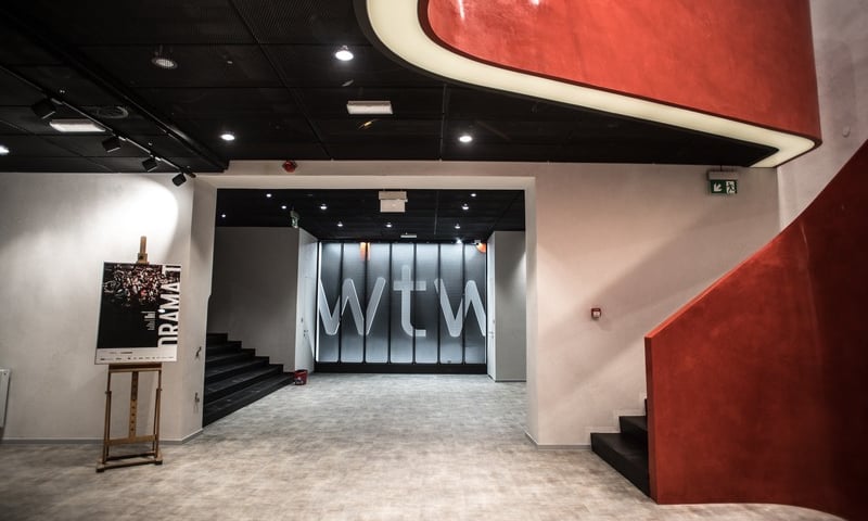 Na zdjęciu Wrocławski Teatr Współczesny. Gdzie wybrać się do teatru w sezonie? Sprawdź repertuar na najbliższe miesiące!