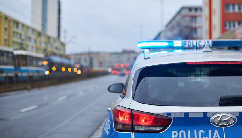 policyjny radiowóz, zdjęcie ilustracyjne