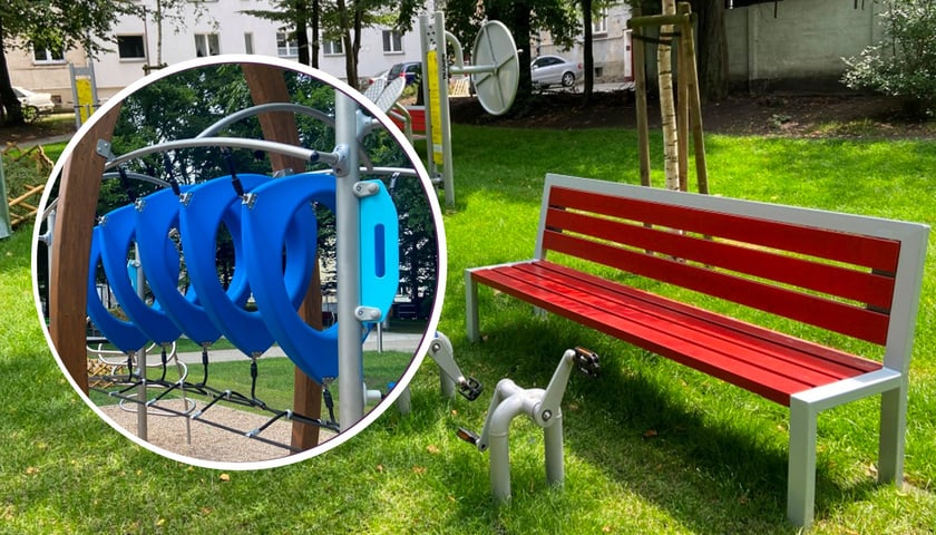 Zdjęcie przedstawia ławki i urządzenia do zabawy na wyremontowanym podwórku przy ul. Grabiszyńskiej. 
