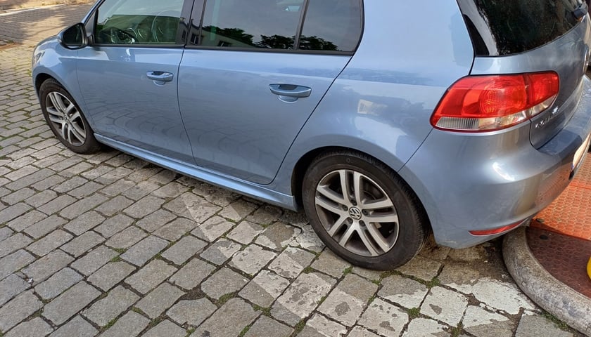 Przykłady nieprawidłowego parkowania