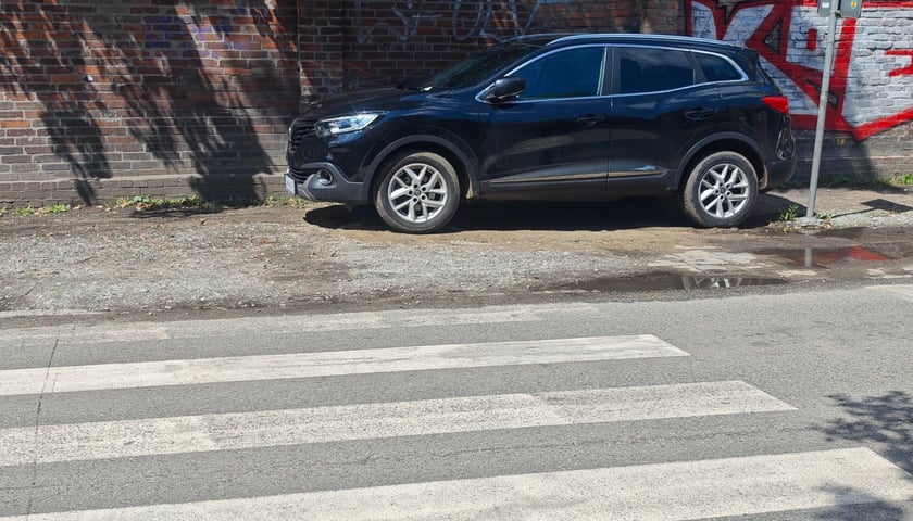 Przykłady nieprawidłowego parkowania