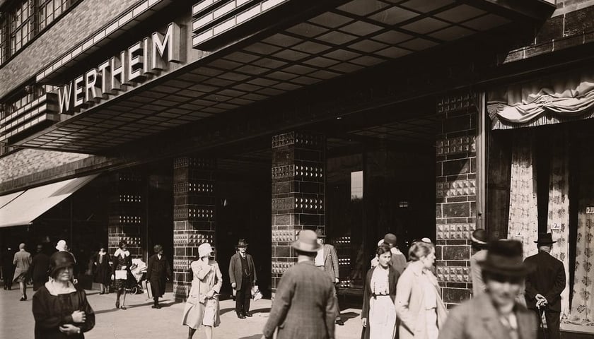 <p>Dom handlowy Renoma&nbsp;</p>