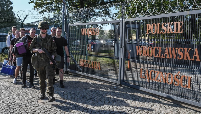 29 adeptów żołnierskiego rzemiosła, zostało wcielonych w połowie lipca w szeregi 10 Wrocławskiej Brygady Łączności