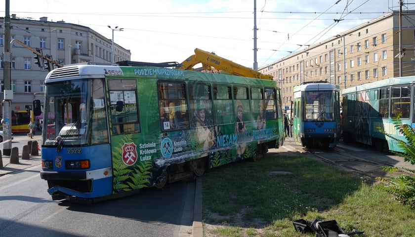 Zderzenie tramwajów na placu Legionów. Poważne utrudnienia w ruchu mogą potrwać nawet do godziny 12.