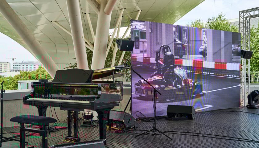 Pitlane Summer Bar na dachu Wroclavii