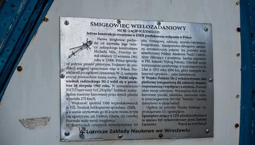 Tabliczka z opisem śmigłowca wielozadaniowego Mil Mi-2