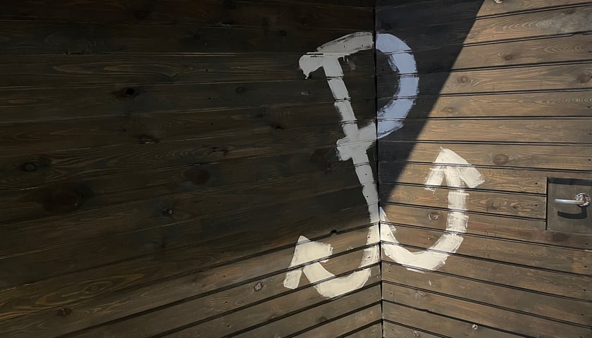 Powiększ obraz: Fragment wystawy w CH Zajezdnia dotyczący Powstania Warszawskiego