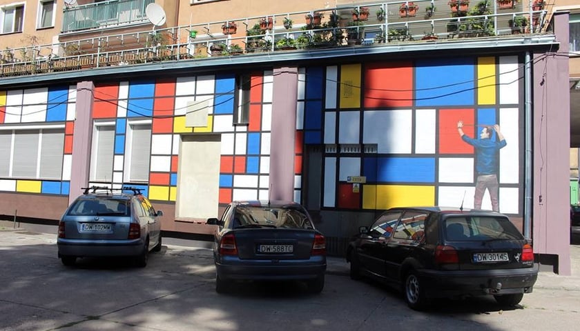 <p>Mural na podstawie malarstwa Pieta Mondriana</p>