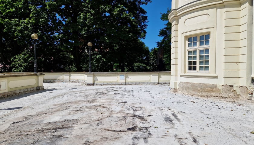 Remont zamku w Leśnicy