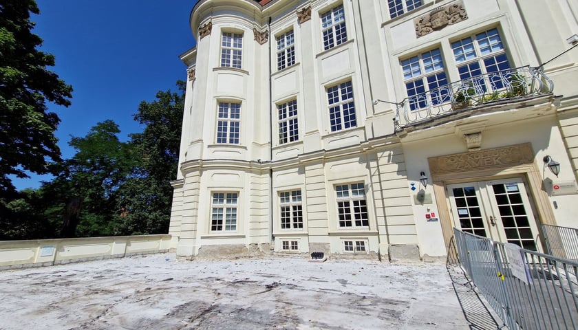 Remont zamku w Leśnicy