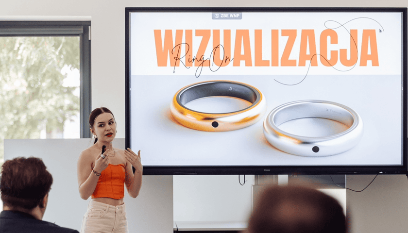 <p>Pich deck: pięciominutowa prezentacja prtojektu podczas finału konkursu&nbsp;&bdquo;Change IT &ndash; impactful innovation challenge&rdquo;</p>