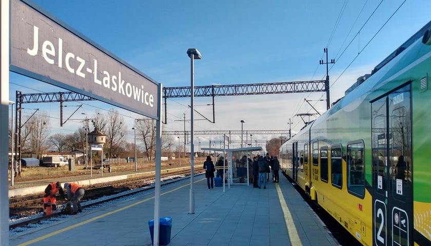 Od 12 grudnia ruszają regularne połączenia na trasie z Wrocławia Głównego do Jelcza-Laskowic