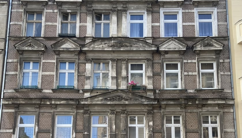 <p>Jedna z 22 kamienic, kt&oacute;re zostaną wyremontowane w pierwszej kolejności - ul. Kleczkowska 6</p>