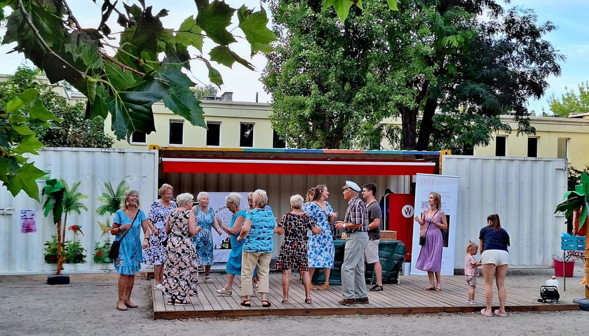 Potańcówka na skwerze św. Damiana de Veuster