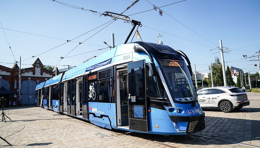 Tramwaj imienia Ryszarda Szurkowskiego podczas uroczystości w zajezdni Borek