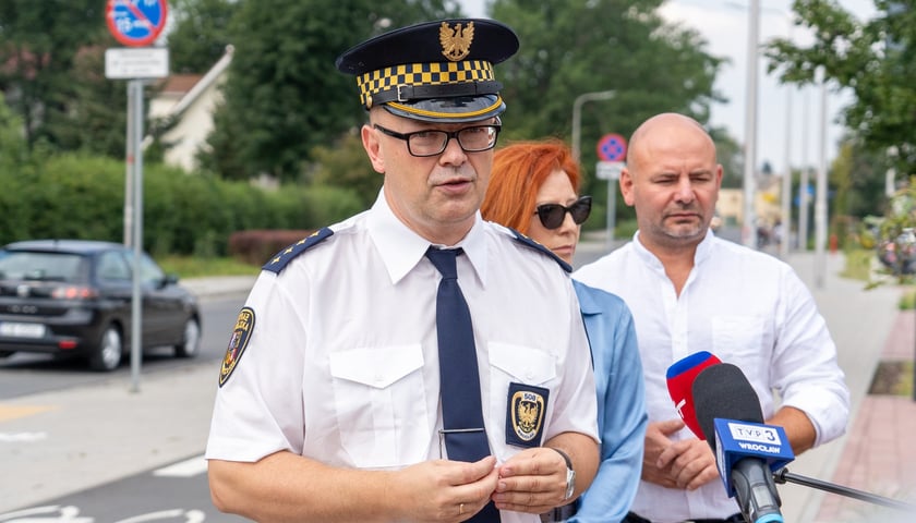 Konferencja prasowa na temat startu pilotyażowej akcji zwiększającej bezpieczeństwo pieszych Smart Stop (8.08.2024)
