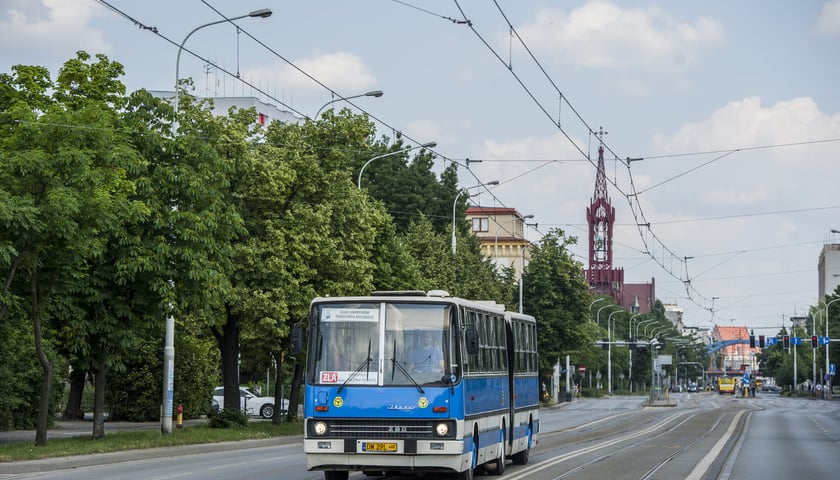 zabytkowy autobus Ikarus