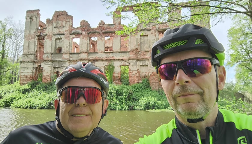 Tour de Pologne na własną rękę, czyli J&J dookoła Polski. Na zdjęciu dwóch uczestników wyprawy: od lewej Jacek B. Myszkowski i Jarosław Korniewski