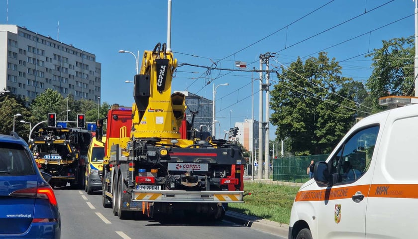 Akcja po wypadku na skrzyżowaniu Popowickiej z Białowieską, gdzie zginął rowerzysta