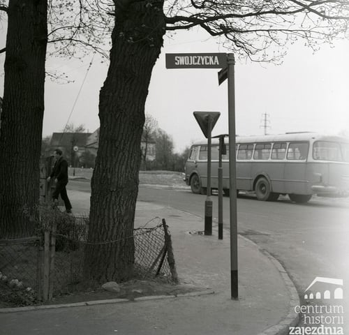 Autobus Jelcz 043 na ulicy Swojczyckiej w roku 1971