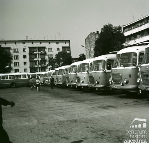 Dworzec autobusowy PKS na placu Konstytucji 3 Maja we Wrocławiu w roku 1969.