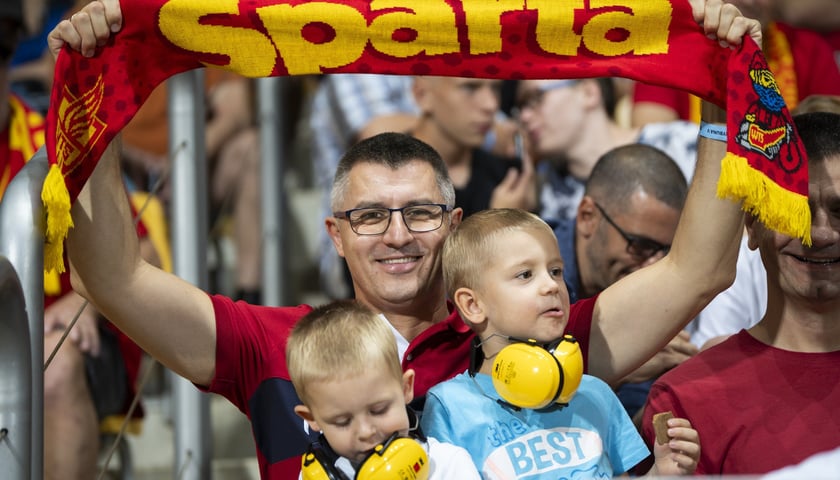 Kibice podczas meczu Betard Sparta Wrocław - GKM Grudziądz na Stadionie Olimpijskim