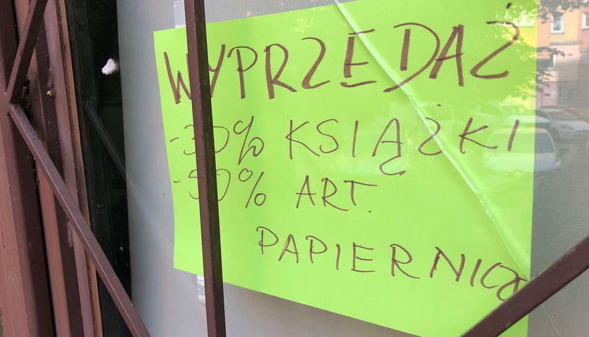 Zamknięta księgarnia DODO przy ul. Czarnieckiego 11C na osiedlu Szczepin we Wrocławiu