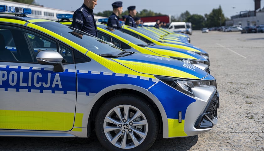 Przekazanie 36 hybrydowych aut dolnośląskiej policji (28.08.2024)&nbsp;