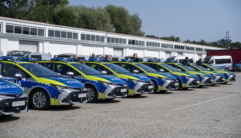 <p>Przekazanie 36 hybrydowych aut dolnośląskiej policji (28.08.2024)&nbsp;</p>