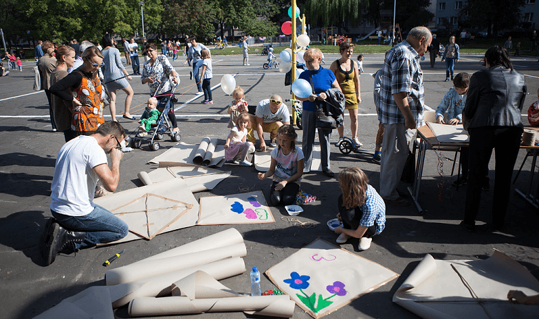 Piknik osiedlowy w stylu lat 80-tych