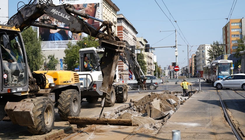 Na ulicy Grabiszyńskiej trwa remont torów. 