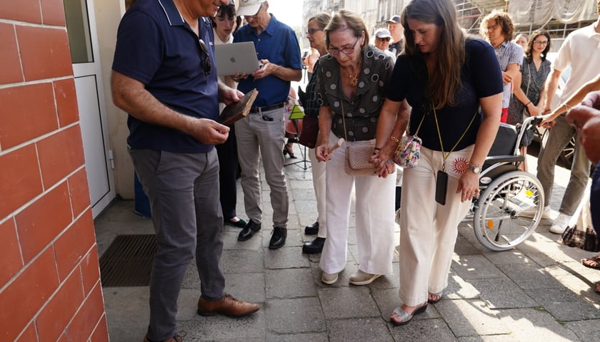 Kamienie pamięci Stolpersteine przy ul. Lelewela, 3 września 2024 r.