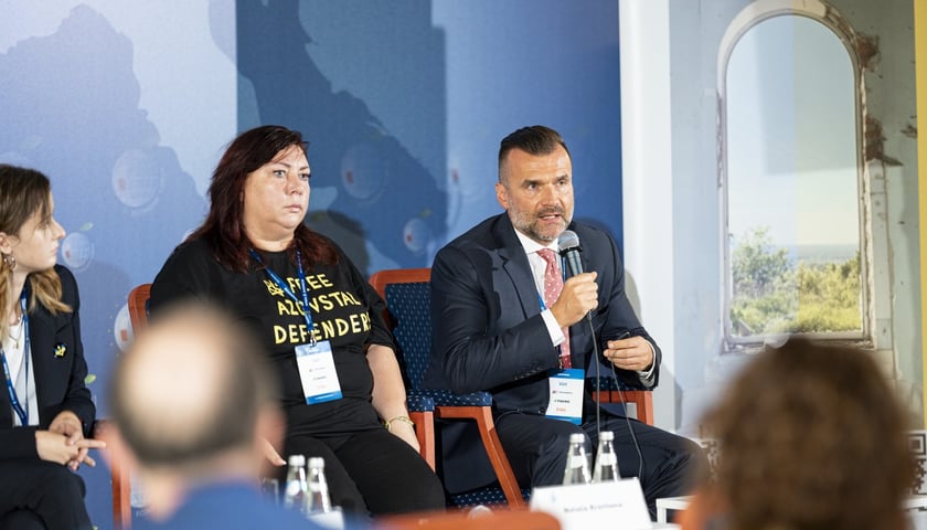 Natalia Kravtsova, wiceprezeska ukraińskiego oddziału Fundacji Przyszłość dla Ukrainy, w bardzo osobisty sposób opowiedziała o tym, co przemilcza rosyjska propaganda. Od 840 dni nie wie, co się dzieje z jej synem pojmanym przez Rosjan. Na zdjęciu z Michałem Kanownikiem, prezesem Związku Cyfrowa Polska