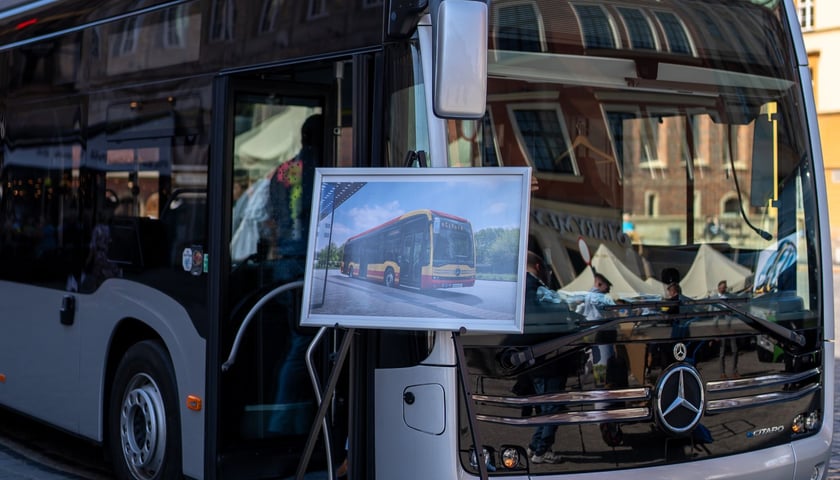 Nowoczesne autobusy zaczną kursować w sierpniu przyszłego roku. Wśród nich będzie 11 pojazdów elektrycznych 