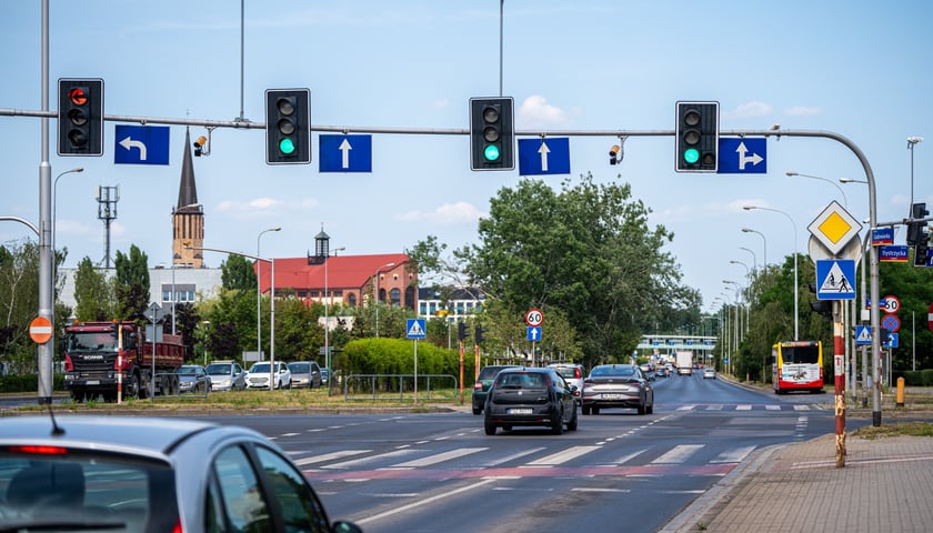 Skrzyżowanie ul. Na Ostatnim Groszu/ Bystrzycka/ Gądowianka.