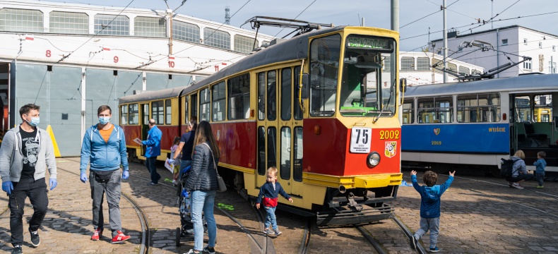 pokaz zabytkowych tramwajów w zajezdni Ołbin