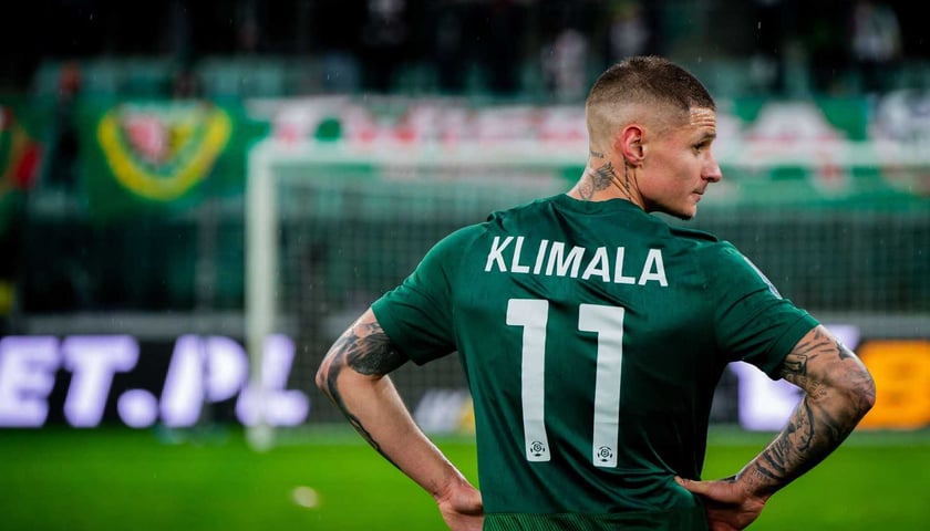 Patryk Klimala w koszulce Śląska Wrocław