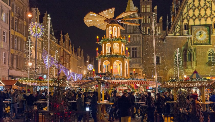 Jarmark Bożonarodzeniowy we Wrocławiu. Sprawdź godziny otwarcia i dojazd na wrocławski rynek zimą!