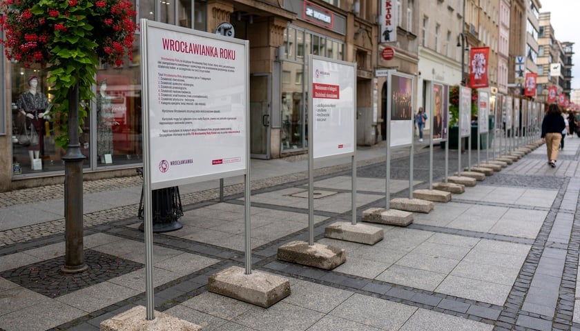 Wystawa &bdquo;Wrocławianka Roku 2023&rdquo; przy Oławskiej