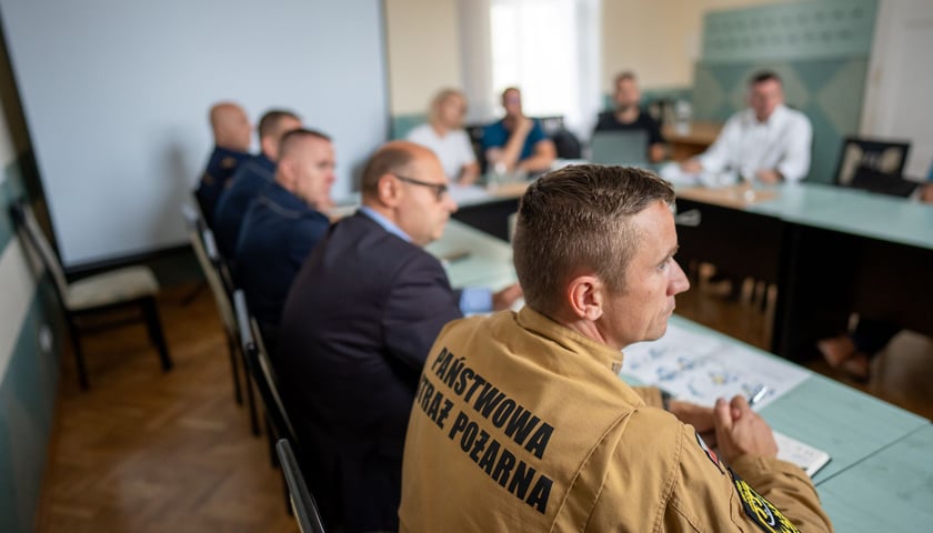 Posiedzenie sztabu kryzysowego. Służby szykują się na gigantyczną, trzydniową ulewę, która ma nawiedzić Wrocław i niemal cały Dolny Śląsk 