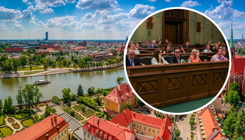 Panorama Wrocławia, W kółku kobiety i mężczyźni, radni podczas sesji Rady Miejskiej Wrocławia