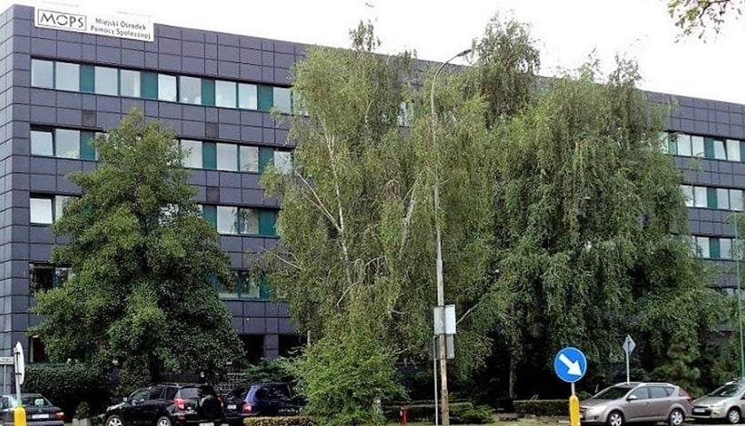 Budynek MOPS Wrocław przy ulicy Strzegomskiej, zdjęcie ilustracyjne