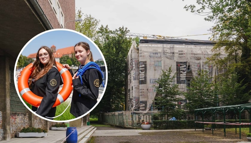 W owalu uczennice TŻŚ we Wrocławiu, w tle remontowany budynek przy ul. Parkowej