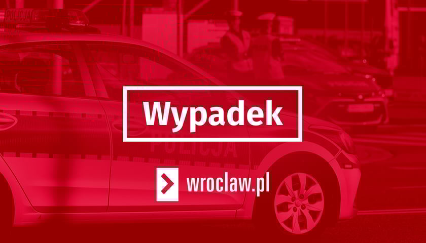 Czerwona plansza z białym napisem - Wypadek 