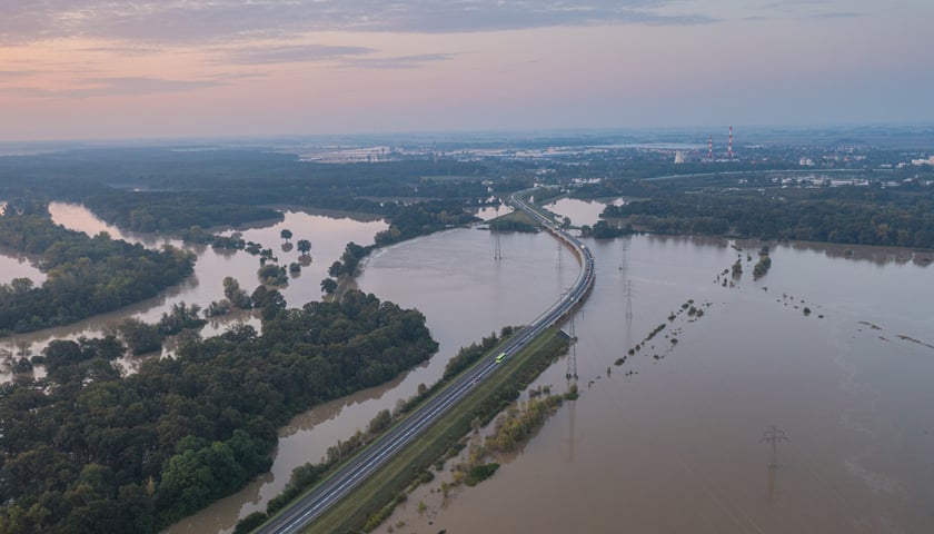 Polder Oławka i wylewająca się na wysokości Blizanowic na pola Odra - 19.09.2024