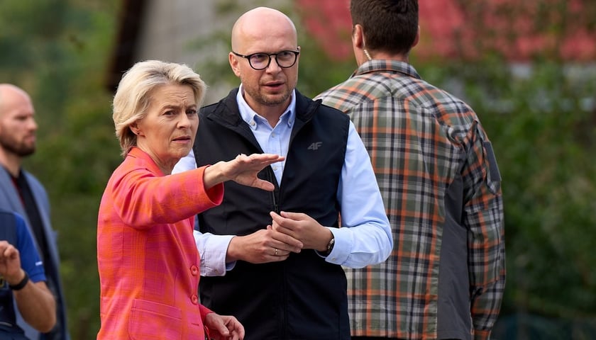 Ursula von der Leyen, szefowa Komisji Europejskiej i Jakub Mazur, wiceprezydent Wrocławia w Marszowicach