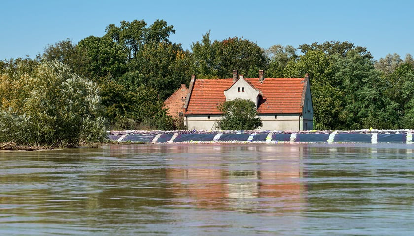 Patrol policyjny na Odrze we Wrocławiu