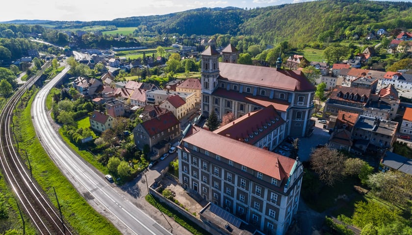 <p>Bardo, oddalone niewiele ponad godzinę od Wrocławia, po prostu trzeba odwiedzić</p>