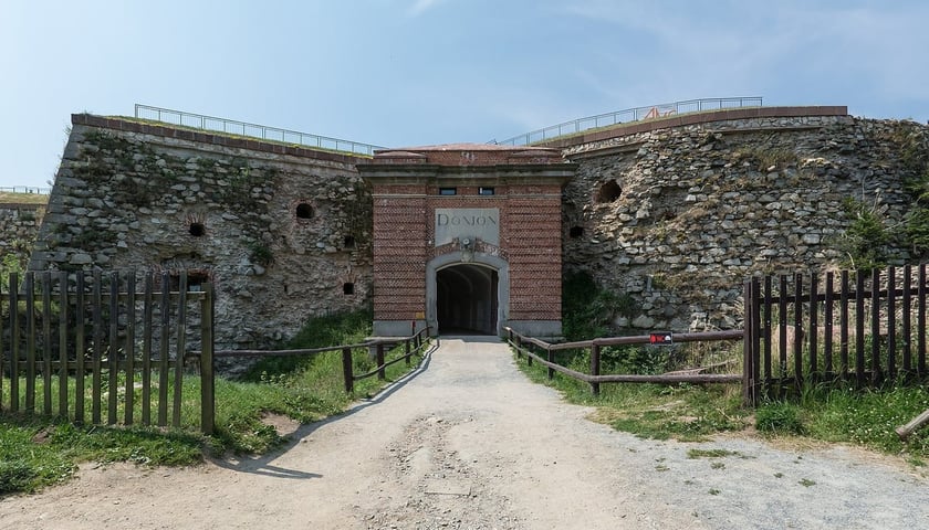 Twierdza Srebrna G&oacute;ra - fort gł&oacute;wny Donjon
Wikimedia&nbsp;Commons CC-BY-SA 3.0&nbsp;Jacek Halicki
